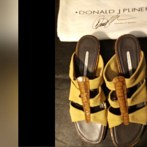 Donald J. Pliner - NWT- Open Toe Wedge, 3 Fabric Straps For Comfort, Size 7... - Picture 12 of 12